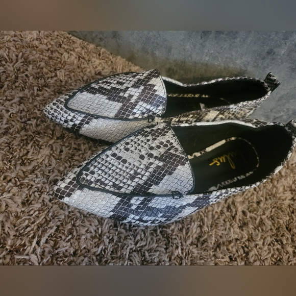 Lulus White/Black Emmy Loafers Like New - Picture 4 of 6